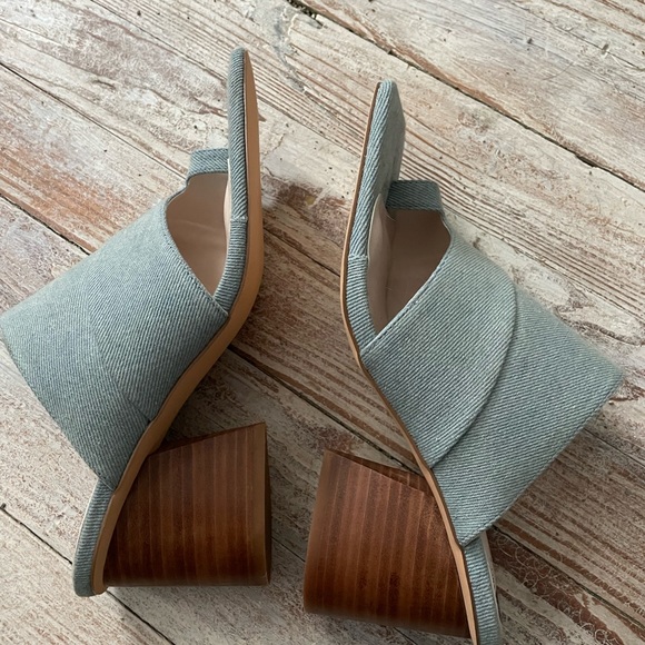 This is our Other line Denim toe loop sandals - Picture 4 of 5